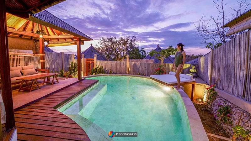 She Booked a Bali Villa Online She Booked a Bali Villa Online